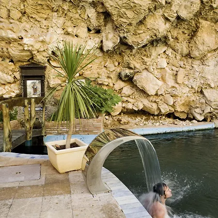 فندق Balneario De La Virgen