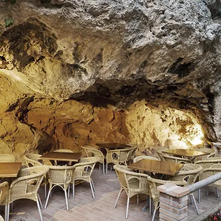 فندق Balneario De La Virgen 3*