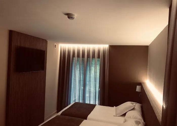 巴尔内阿里奥坎德拉圣女酒店